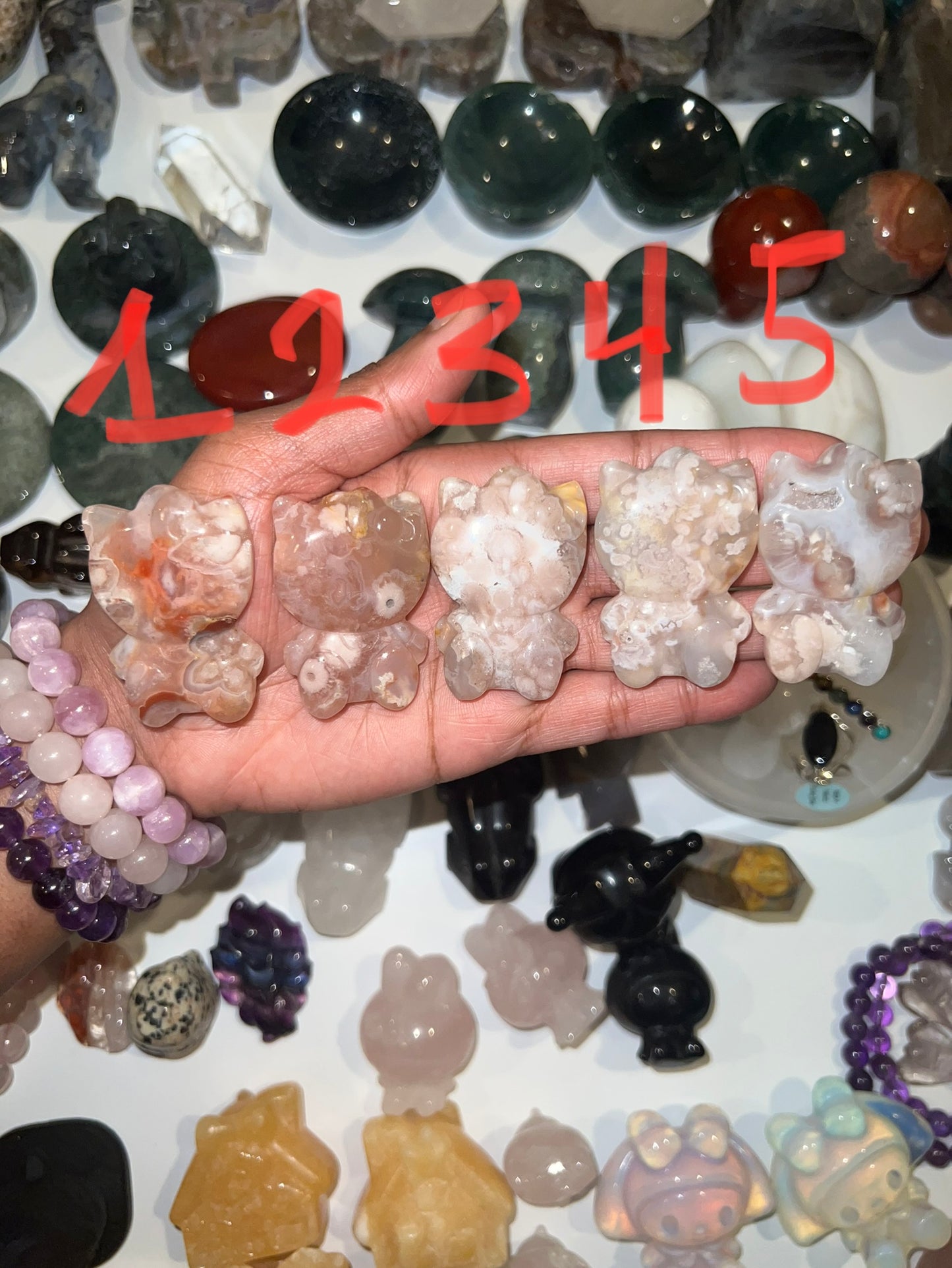 Medium Flower Agate Hello Kitty Carving