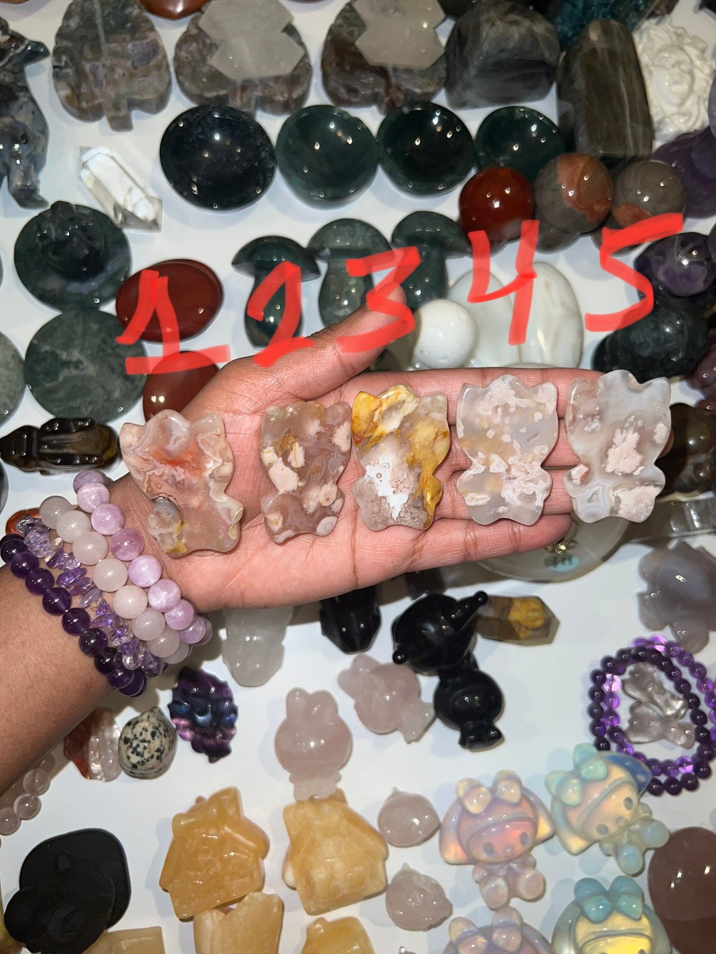 Medium Flower Agate Hello Kitty Carving